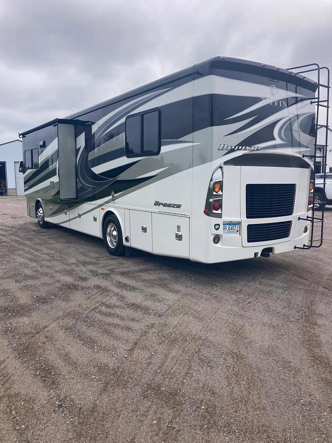 Used 2017 Tiffin Motorhomes Allegro Breeze 32BR Class A Motorhome