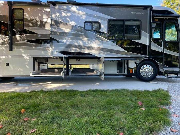 Used 2007 Fleetwood Revolution LE 40E