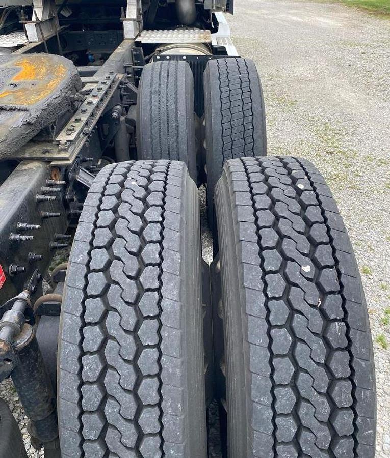 Used 2013 Volvo VNL64T670