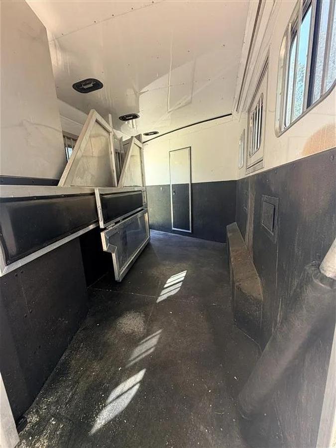 Used 2014 Sooner Legacy 312 3 Horse Gooseneck Trailer with Living Quarters