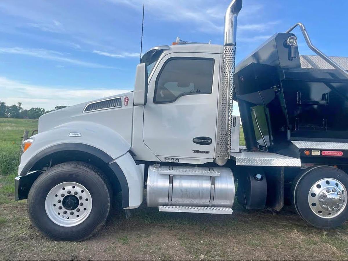 Used 2024 Kenworth T880 Dump Truck