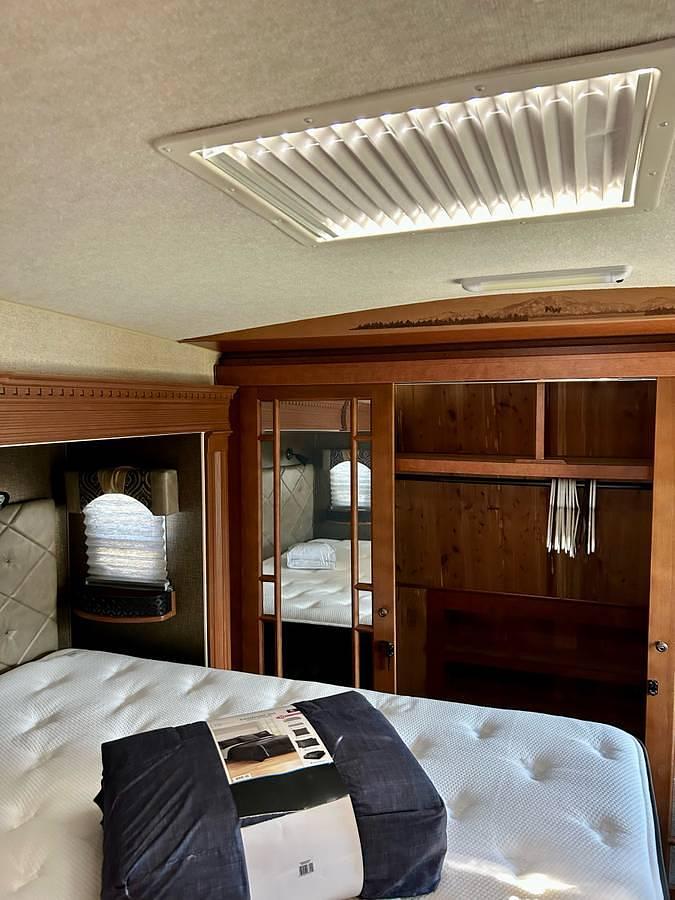 Used 2019 Northwood Artic Fox Silver Edition Silver Fox 29-5T