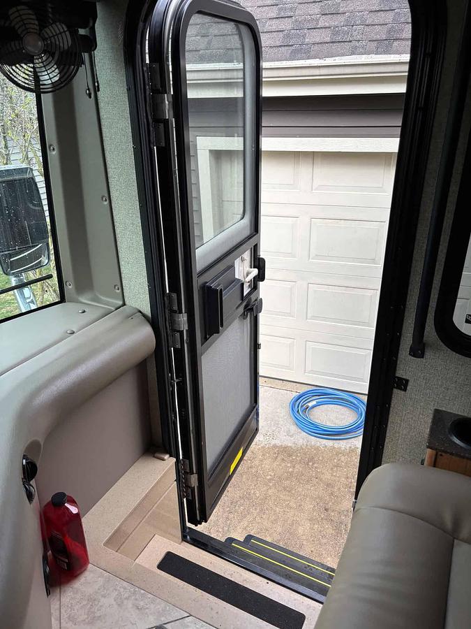 Used 2015 Fleetwood Expedition 38K