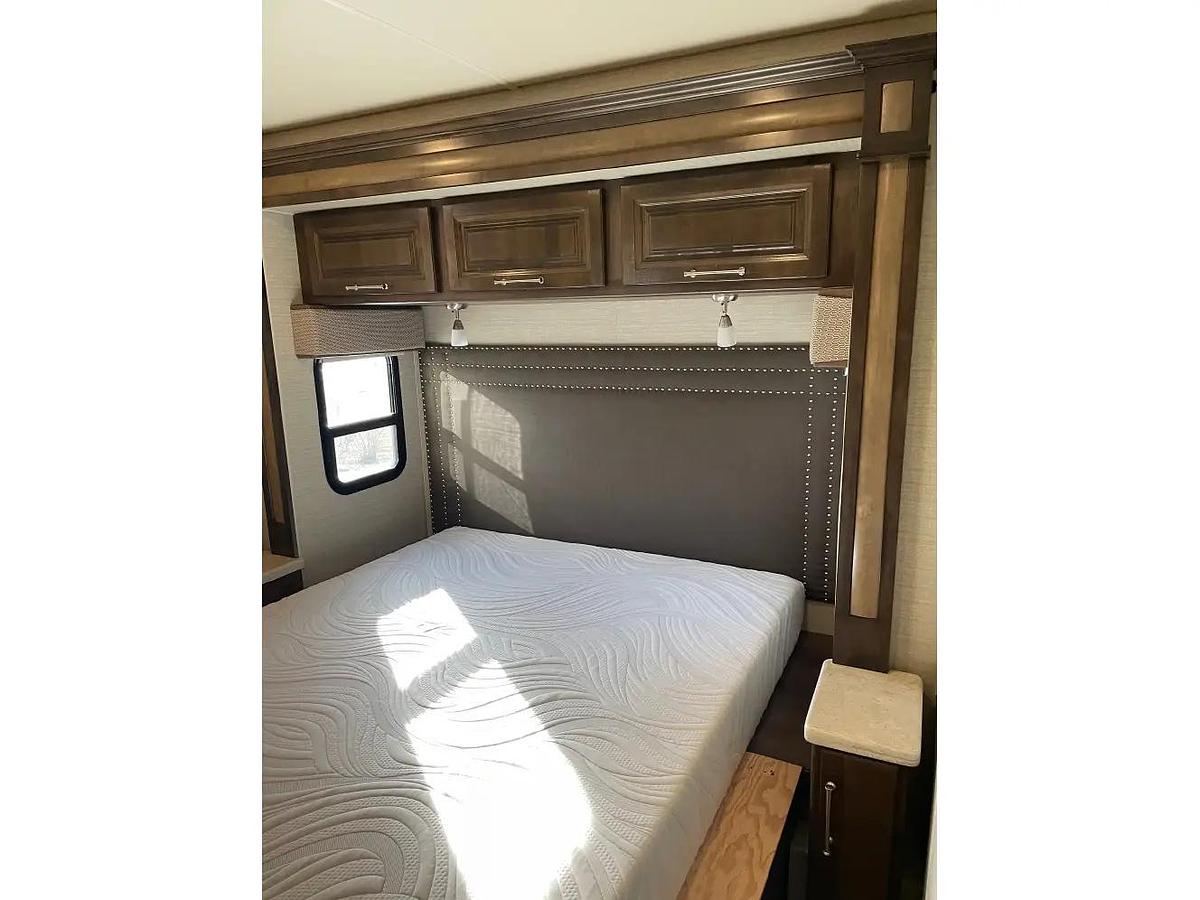 Used 2019 Entegra Emblem 36T