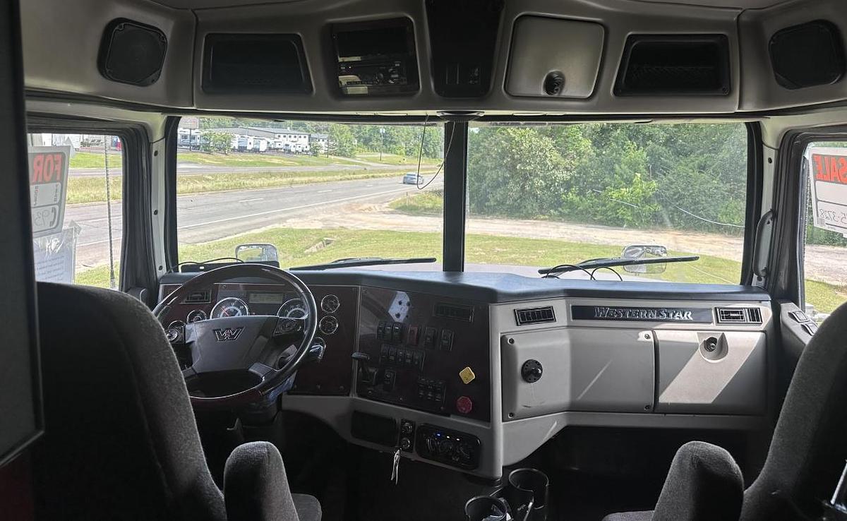 Used 2018 Western Star 5700XE & 2023 FONTAINE DROP DECK