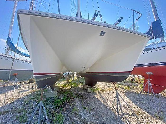 Used 1990 Endeavour Catamaran 30