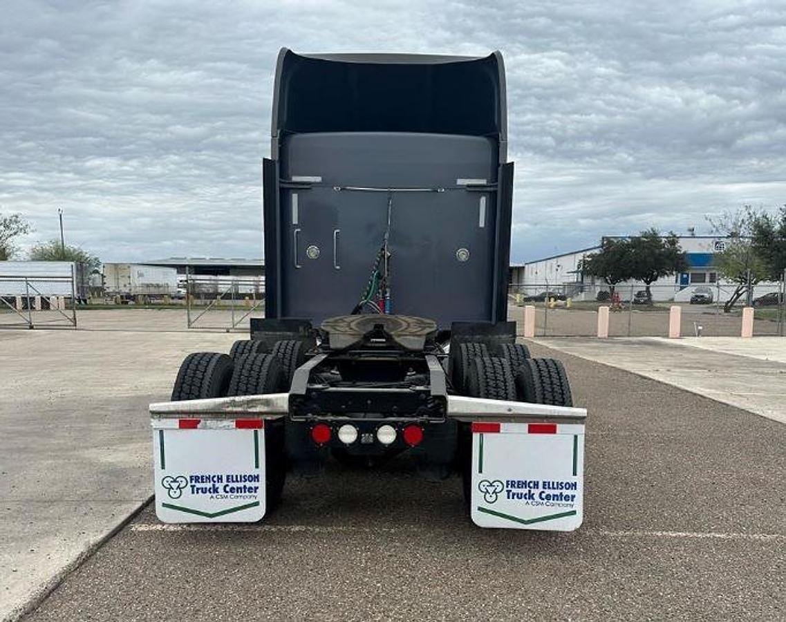 Used 2018 Kenworth T800 Sleeper Semi Truck