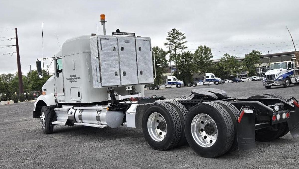 Used 2015 Kenworth T800 Semi Truck