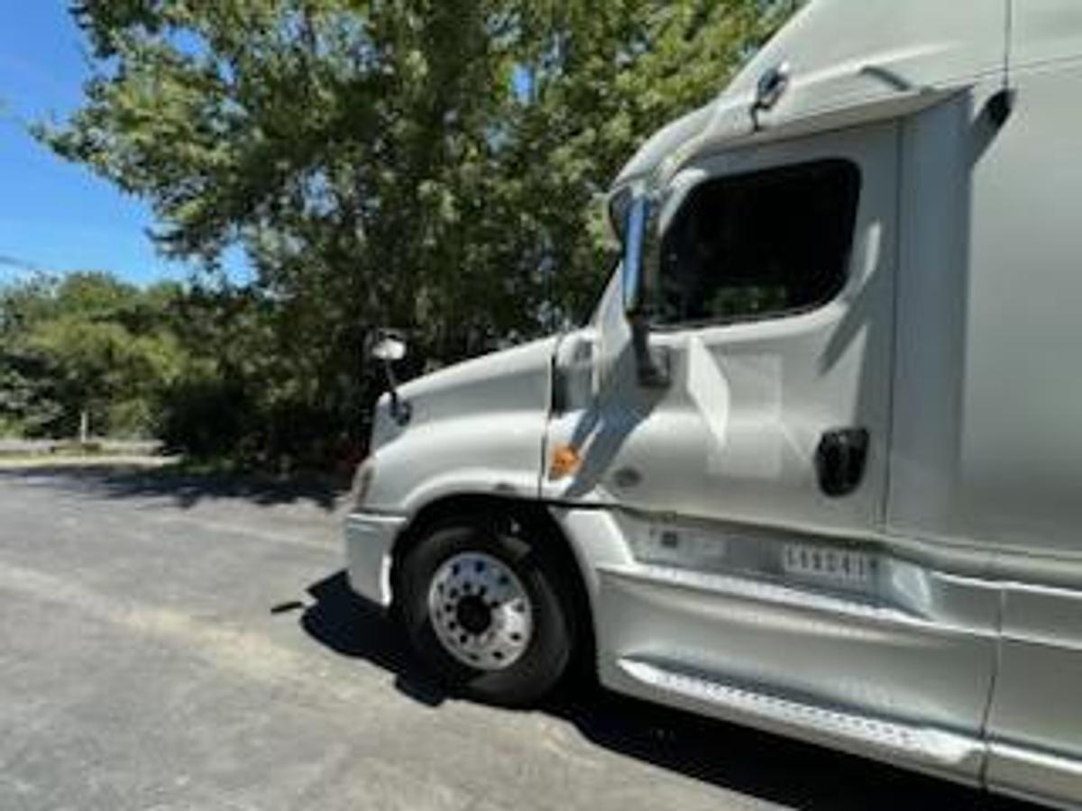 Used 2013 Freightliner Cascadia 125