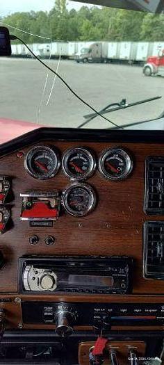 Used 2004 Freightliner Classic XL