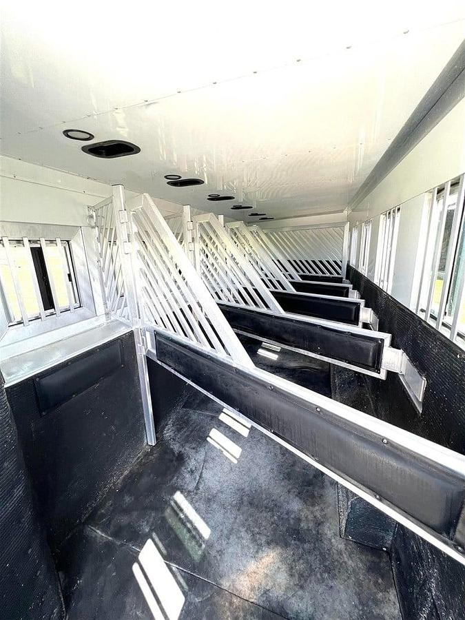 Used 2007 Bloomer 6 Horse Trailer