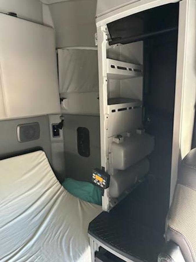 Used 2020 Kenworth T680 Conventional Sleeper Semi