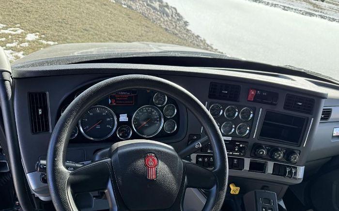 Used 2022 KENWORTH T880S