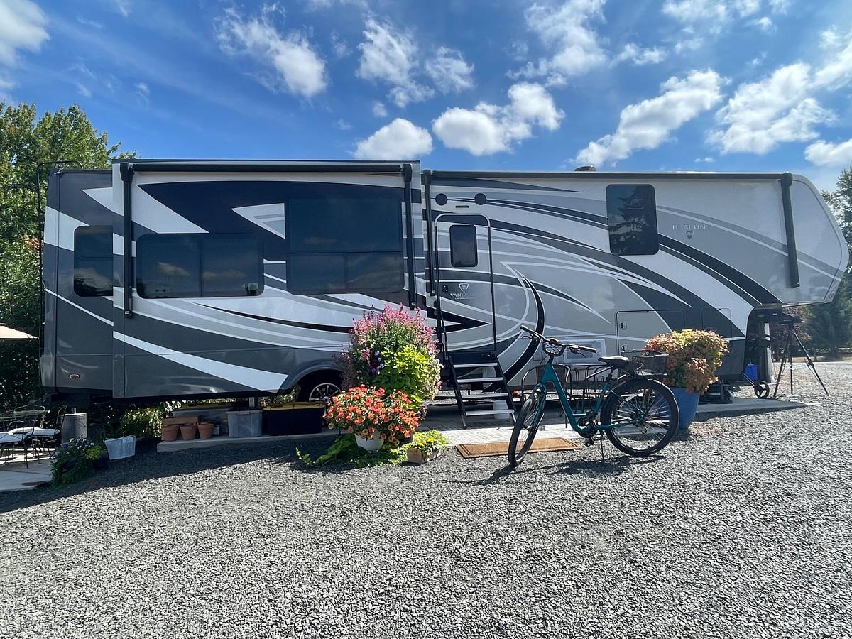 Used 2022 Vanleigh Beacon 390GBB