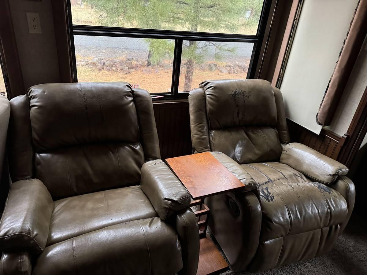 Used 2014 Keystone Alpine 3590RS Fifth Wheel