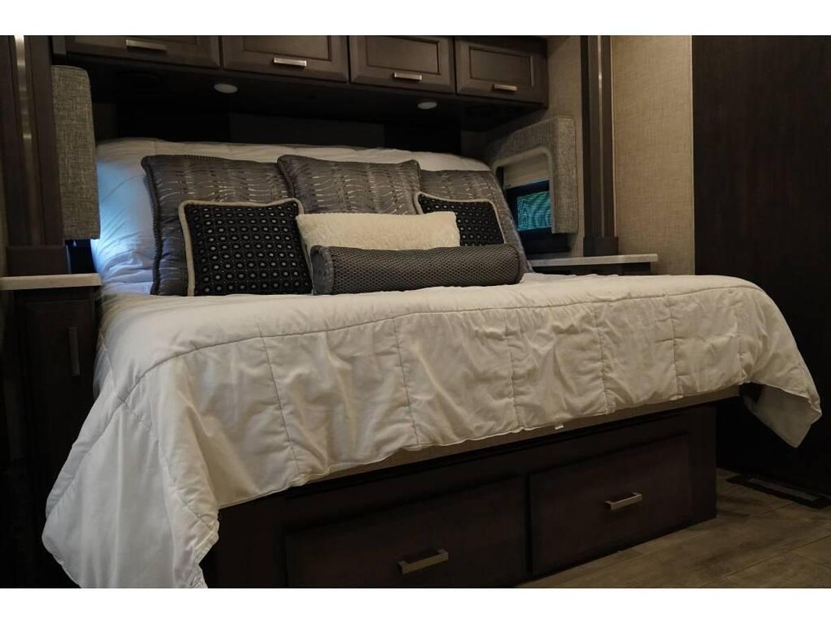 Used 2023 Thor Aria 4000