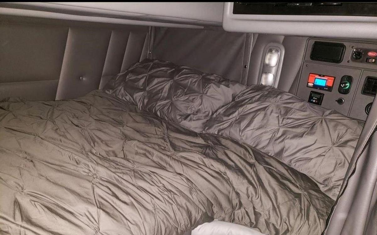 Used 2020 Peterbilt 389 Sleeper Semi Truck