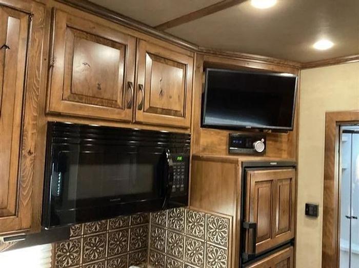 Used 2021 Twister 3 Horse Trailer with Living Quarters