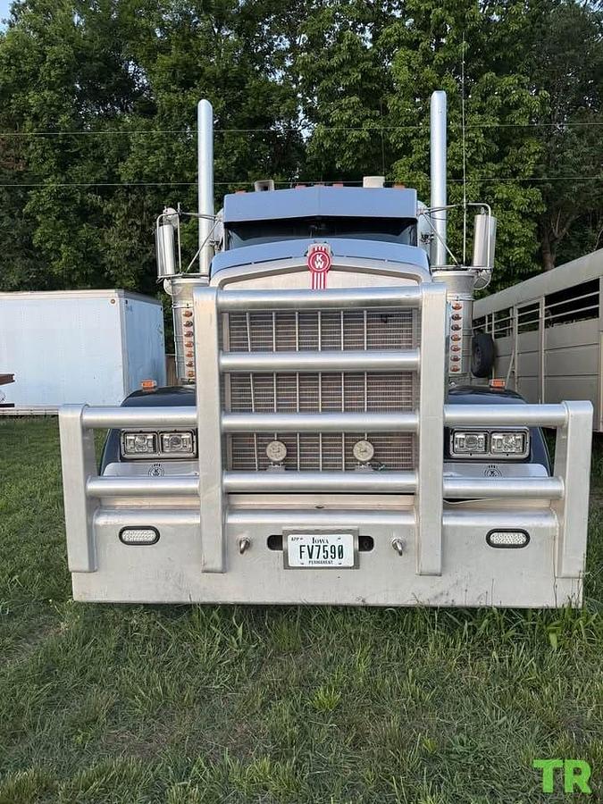 Used 2006 Kenworth W900 Sleeper Semi Truck