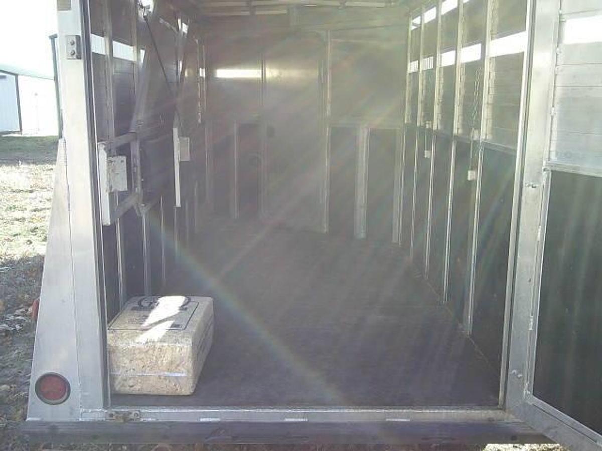Used 1991 WW 3 Horse Slant Trailer