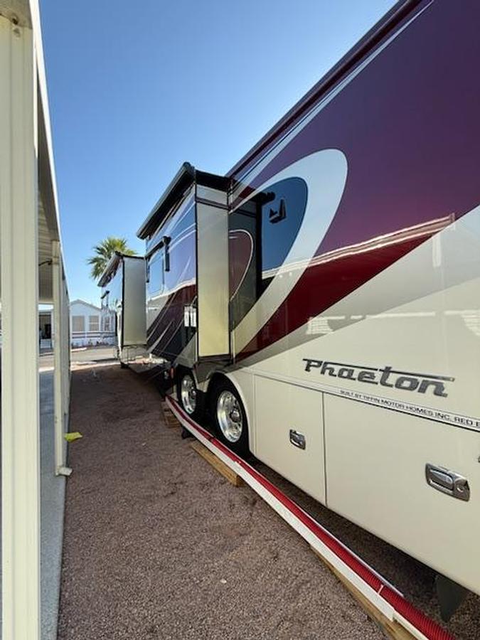 Used 2015  Tiffin Motorhomes Phaeton 42LH Class A Motorhome
