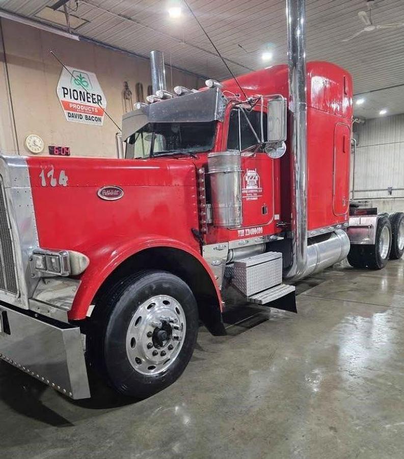 Used 1999 Peterbilt 379 Sleeper Semi Truck