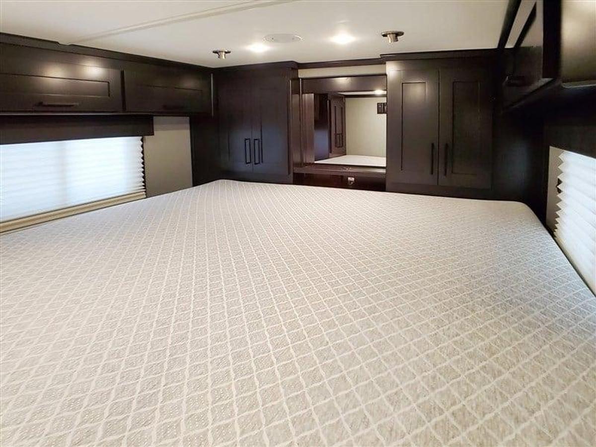 Used 2020 4 Star 3 Horse w/ Living Quarters