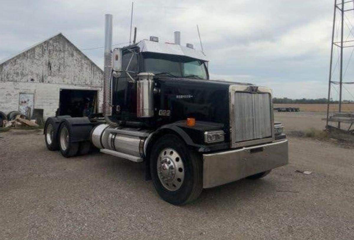 Used 2005 Western Star 4900 Sleeper Semi Truck