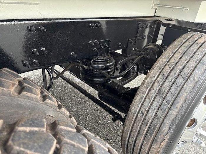 Used 2010 Mack GU813 Leach 29YD