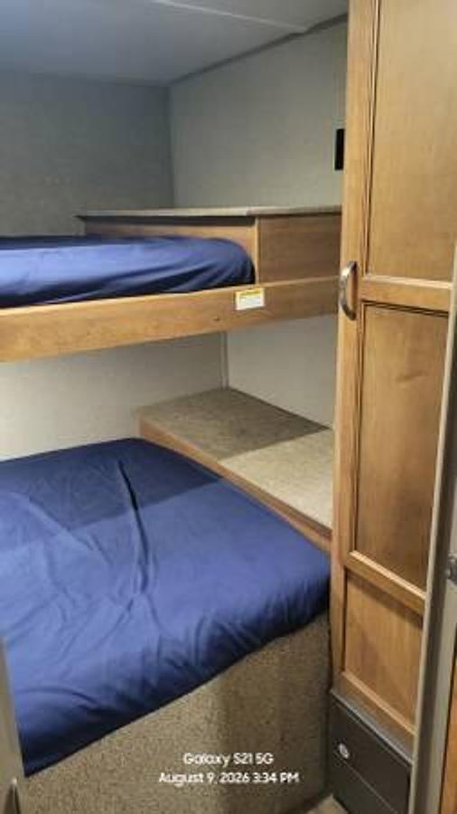 Used 2017 Keystone Springdale Summerland Series 33' Travel Trailer