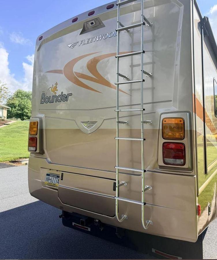 Used 2007 Fleetwood Bounder 35E