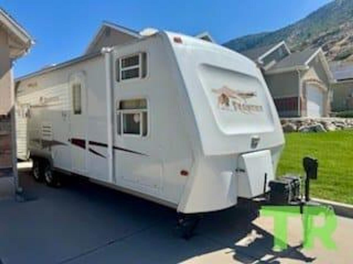 Used 2005 E-Z Frontier Travel Trailer