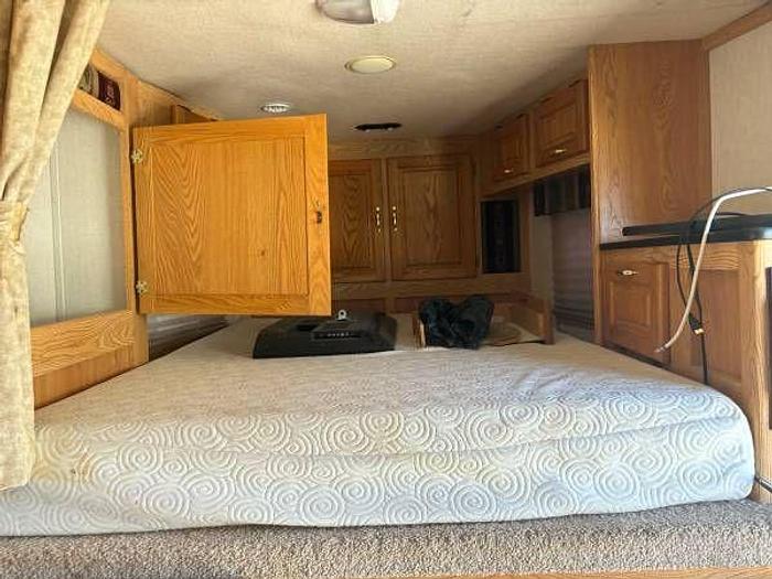 Used 2004 Kiefer Genesis Horse Trailer with Living Quarters