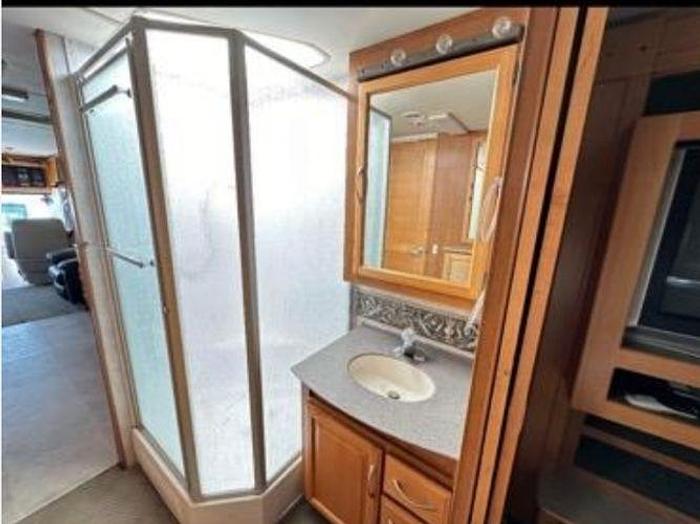 Used 2006 Fleetwood DISCOVERY