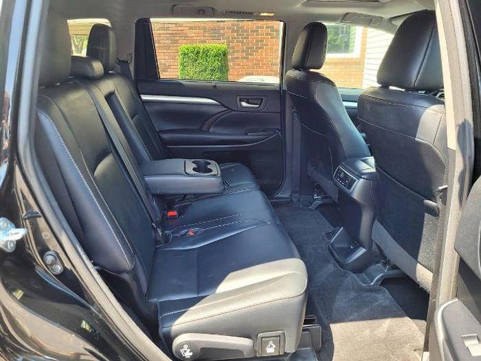 Used 2017 Toyota Highlander XLE AWD