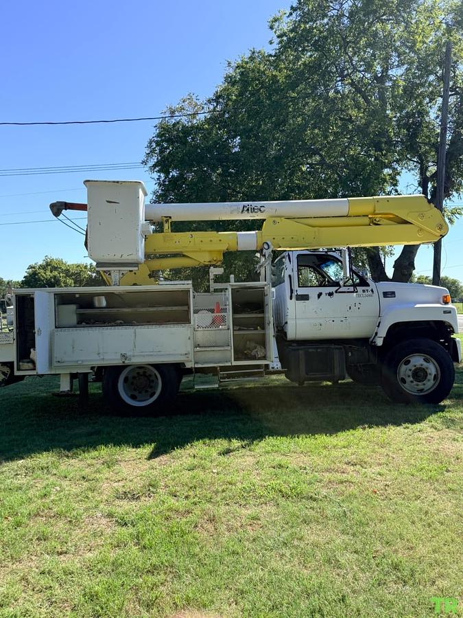 Used 2000 Chevrolet 7500 Bucket Truck
