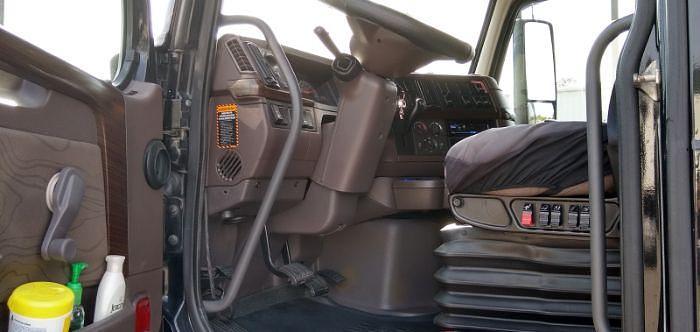 Used 2013 Volvo Sleeper Truck