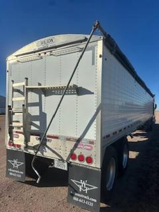 Used 2015 Wilson Hopper Grain Trailer