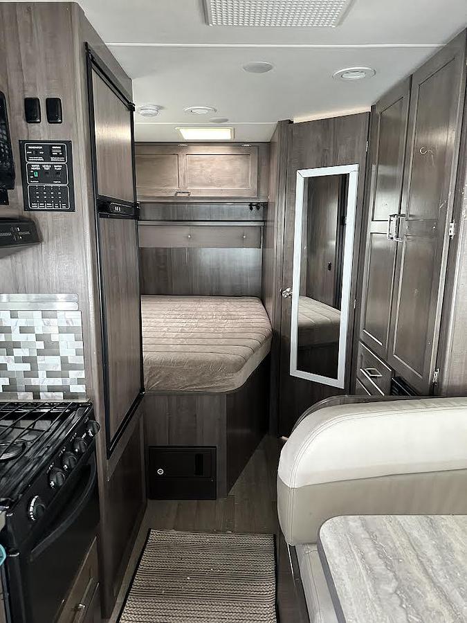Used 2019 Winnebago Minnie Winnie 22R Class C Motorhome