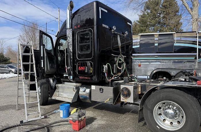 Used 2022 KENWORTH T880