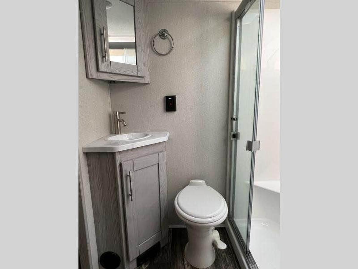 Used 2022 Keystone Fuzion 373