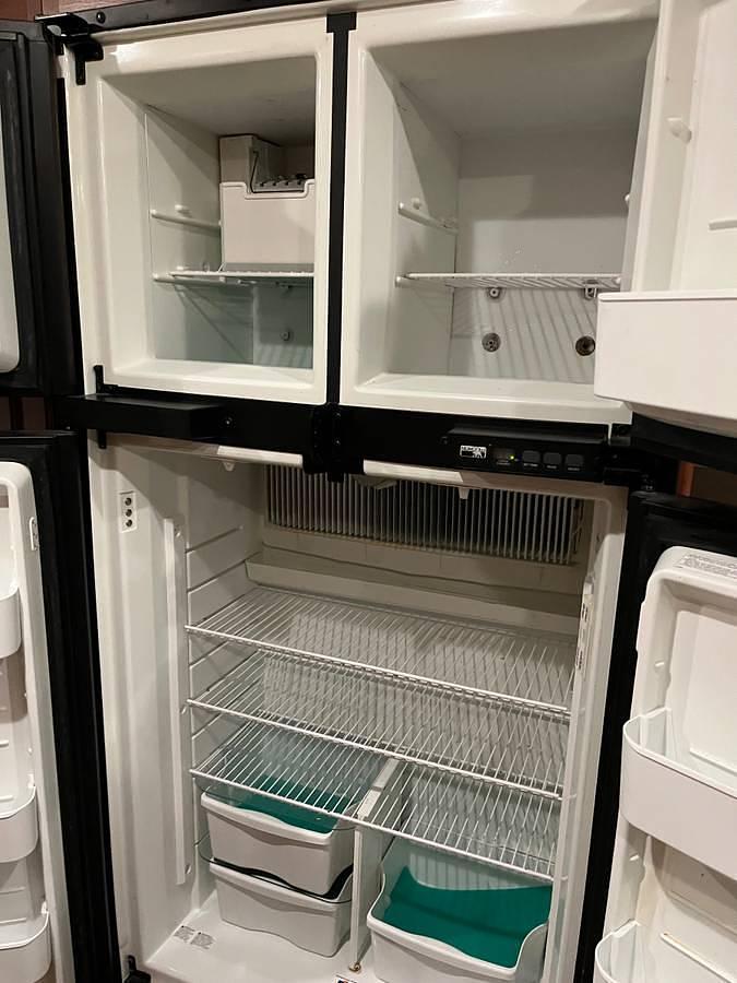 Used 2014 Winnebago Sightseer M33C Class A Motorhome