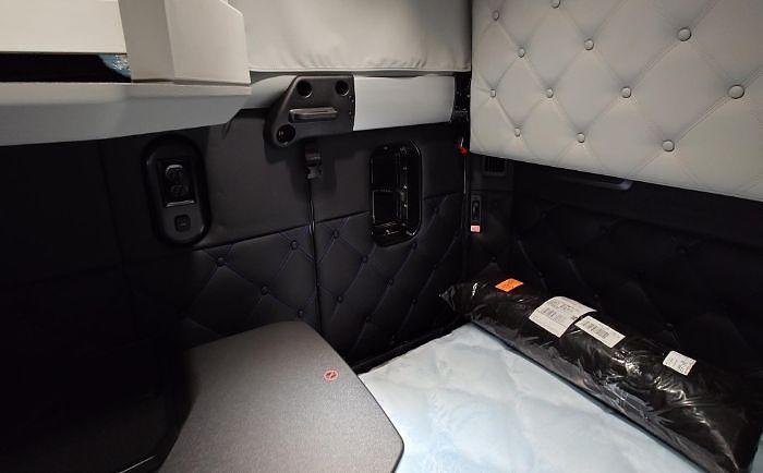 Used 2023 KENWORTH W990