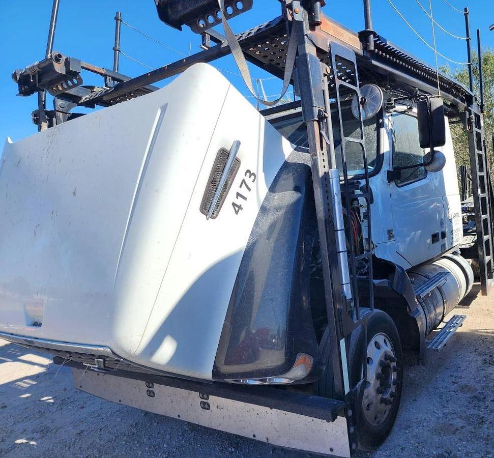 Used 2017 Volvo VAH64600 9 Car Hauler