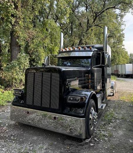 Used 2015 Peterbilt 389 Glider Kit