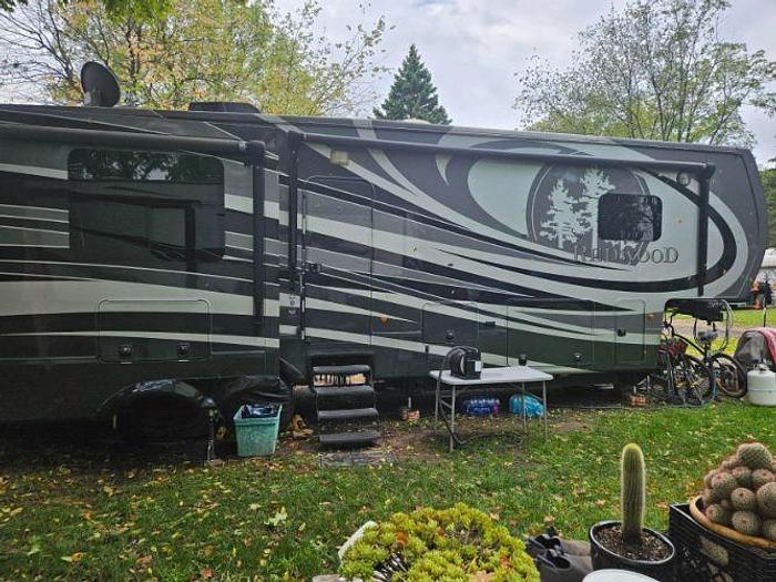Used 2016 Redwood RW38RL