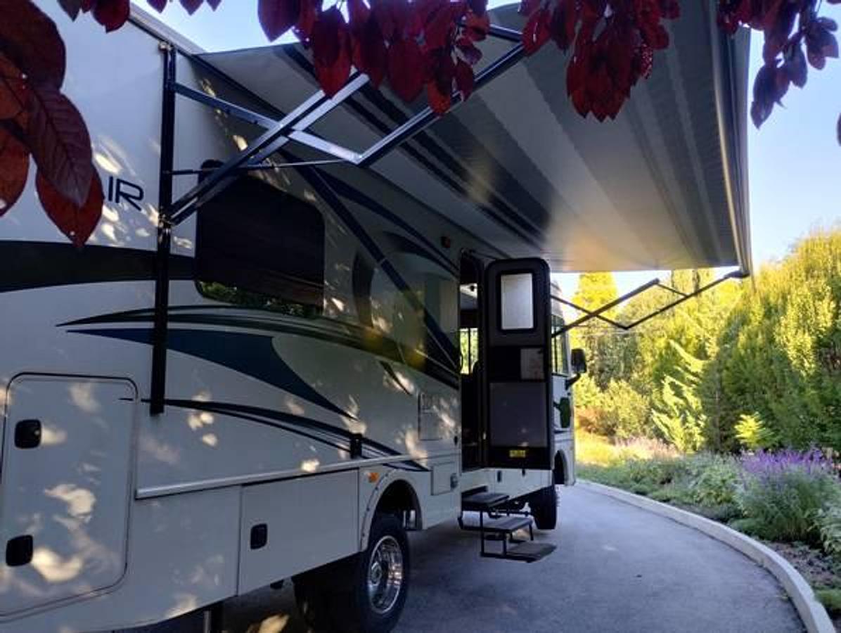 Used 2017 Fleetwood Flair 29T