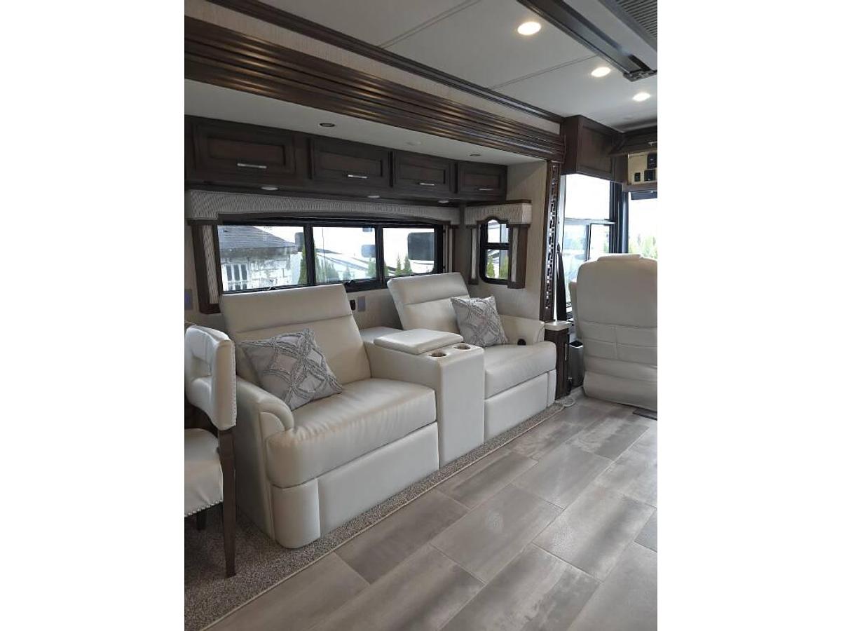 Used 2022 Newmar Ventana 4369