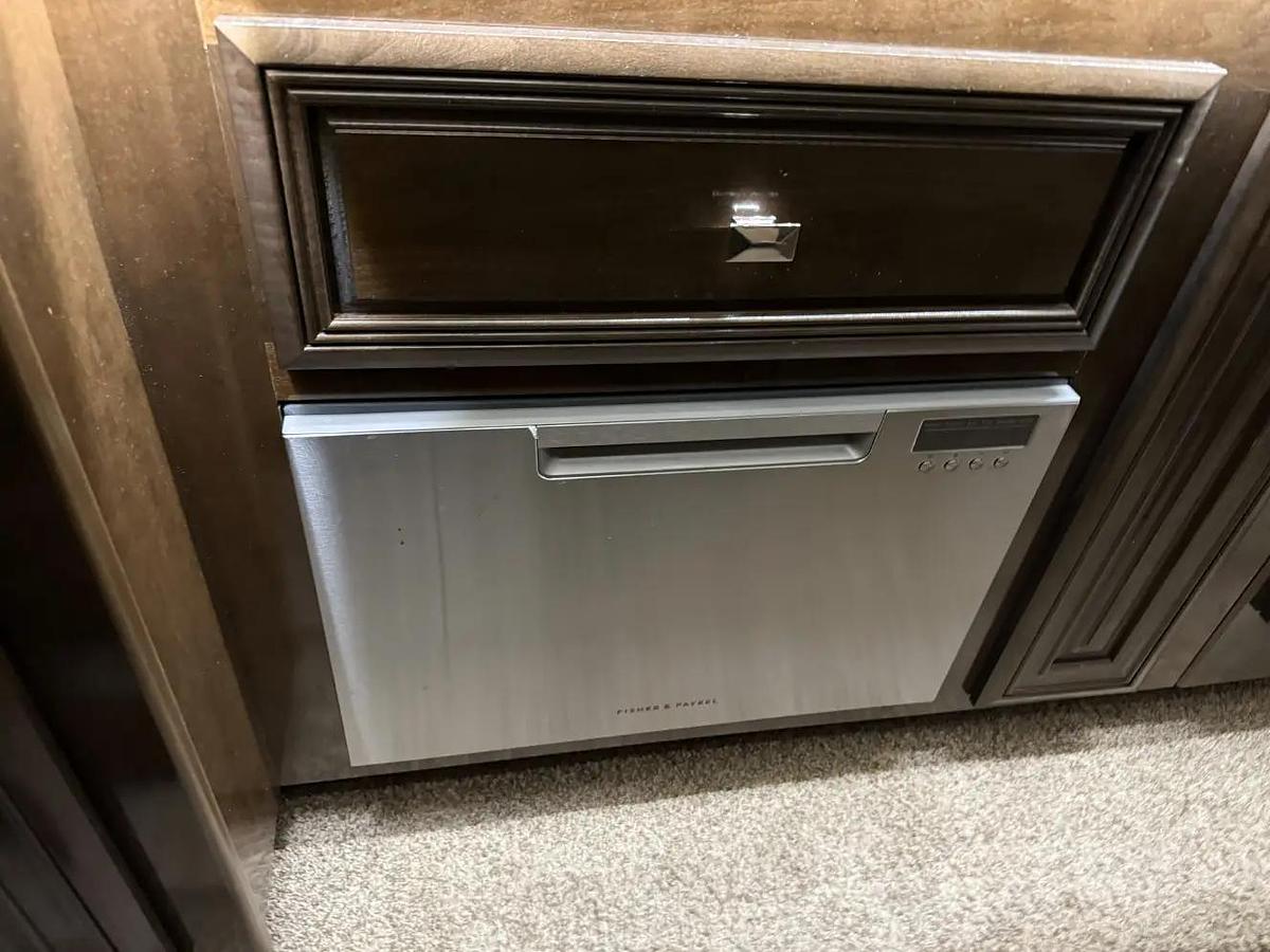 Used 2022 Fleetwood Discovery LXE 44H