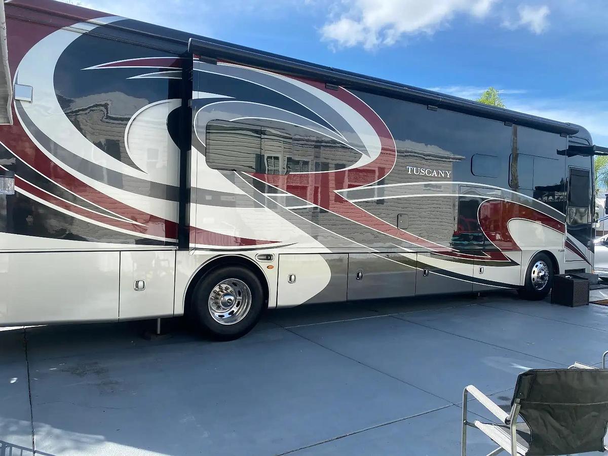 Used 2018 Thor Tuscany 40 DX with 450 HP Cummins engine